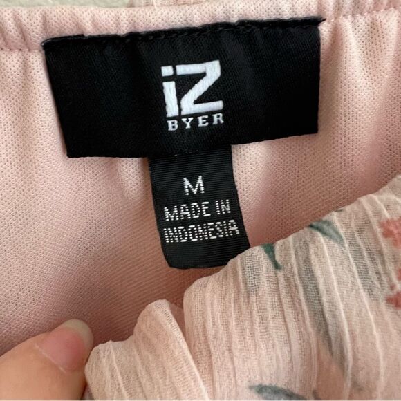 😊3/$30 Off shoulder sheer sleeves tropical tie front blouse Sz M EUC - Picture 2 of 10